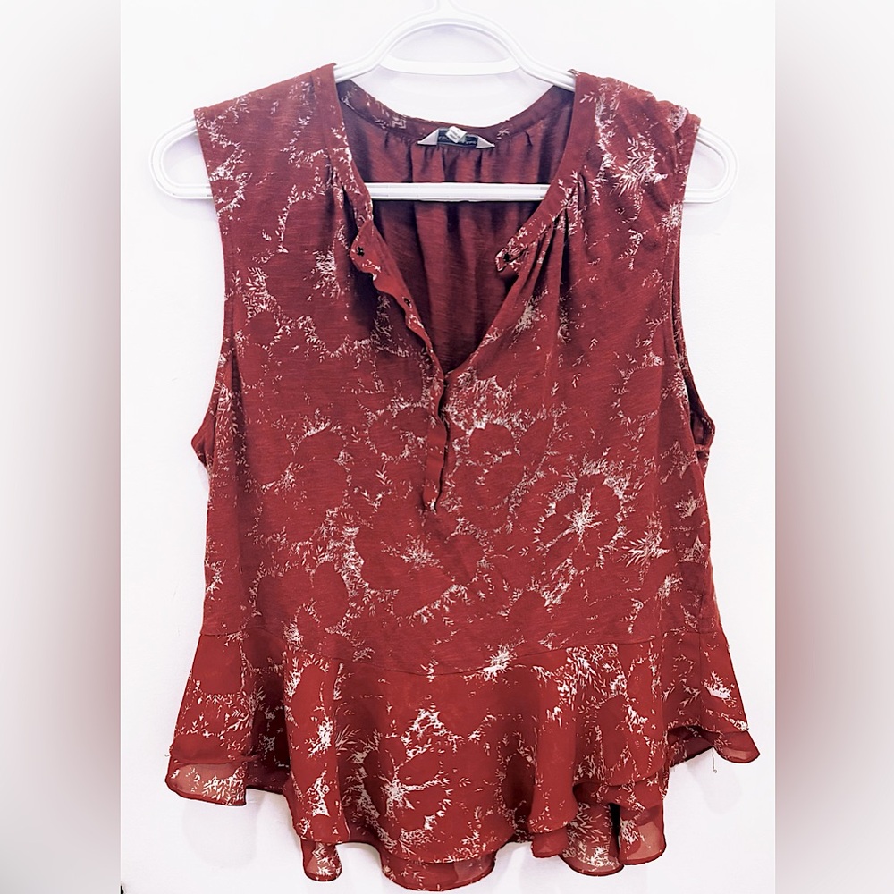 Lucky Brand • Brick Red and White Floral Top